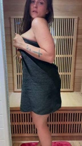 Realmalasuerte fa la Troia in sauna