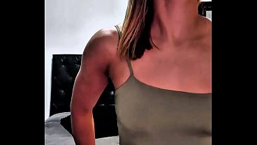 Private video call: I get naked, masturbate and run live with my client