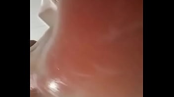 Solo faltas t&uacute_ en esta ducha rica papi