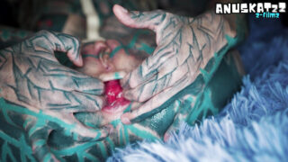 Geile Schlampe lutscht Schwanz direkt nach dem Analverkehr