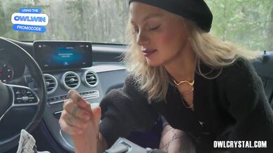 A beautiful Tinder slut sucks on the first date