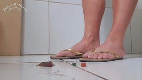 FEET CRUSHING - CANDIES BEAR
