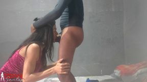 daniela santos recebe a visita do seu vizinho boydotado97 e ele acaba querendo e metendo muito nela bem gostosinho.