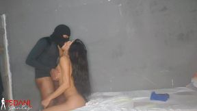 daniela santos recebe a visita do seu vizinho boydotado97 e ele acaba querendo e metendo muito nela bem gostosinho.