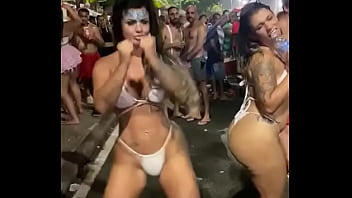 A GOSTOSA DAN&Ccedil_ANDO NO CARNAVAL