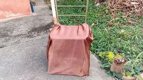 She wanted to model her flip flops and ended up scratching her feet (3)