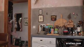 Ersties - 69 Fragen an Mia A mit einem hei�en Solo auf dem K�chentisch