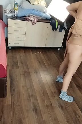 Amateur Wife Has Fun Trying on Clothes and Cutting Them
