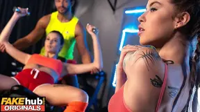 Sex - gym bro sneakily fucks hot fit babe behind his girlfriends back ending in threesome