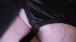 Upskirt dildo in pussy & ass= squirting piss  Who wants to lay under me?