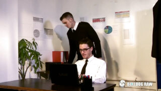 Unge Aj Alexander og Johny Cruz i uniform, stor pikk analfucked