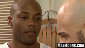 MaleIcons.com - Black dude Osiris Blade bangs my raw ass with huge