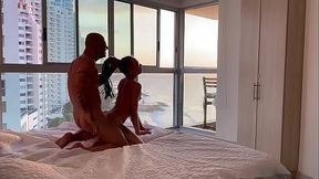 Couple amateur exhibe leur baise torride aux fen&ecirc_tres de leur chambre d&rsquo_h&ocirc_tel en Colombie