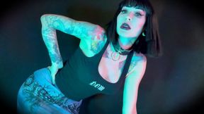 The Gothic feet domination : GFE, POV, FACE KICKING, FOOT GAGGING