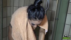 acabei de transar ai entra a gostosa no meu banheiro nao perdi tempo e fui atras - alessandra marques - rafaella denardin - binho ted