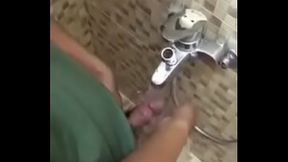 Rửa cu sạch sẽ trước khi l&acirc_m trận