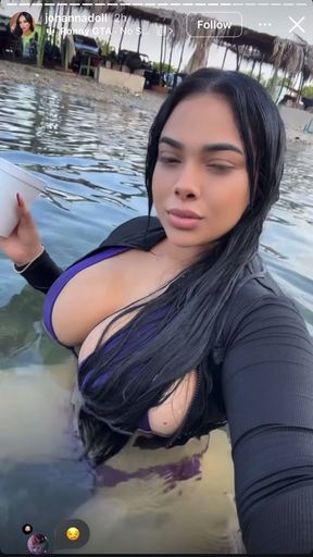 Curvy woman shows off her body in a sul