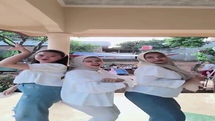 JILBAB GOYANG PANTAT