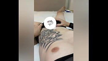 Danieltatuado - pack de fotos tomando banho