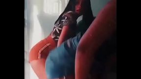 Dielly e Marielly dan&ccedil_ando pra o namorado