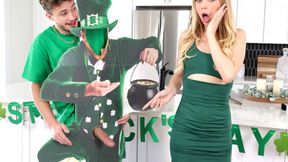 ”Teen stepsis Braylin Bailey pranked by huge cock step sibling but he got stuck”