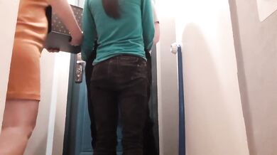 Two girls paid for the delivery of goods with a courier with sex - Lesbian_illusion