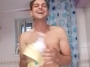 Faccio le pulizie di casa nudo parte 1