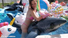 Amanda Bryant: 73 Pops - Blonde Girl Next Door Pops 73 Pool Float Inflatables - mp4 1080