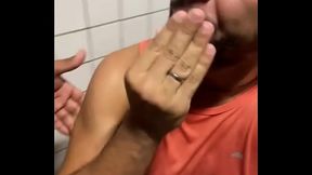 Doeu a primeira estocada, mas eu queria dar e ele meter, Eu fui brasileiro, n&atilde_o desisti nunca, Acostumei com a tora ?deixei empurrar