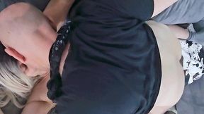 milf en porte jarretelle ce fait bouffer la chatte et bien baiser