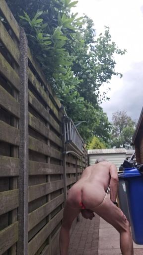 EXHIBITIONIST SEXSHOW BONDAGE ASSTOY JERKING WITH PRESSED AIR PISTOL INDUCED CUMSHOT