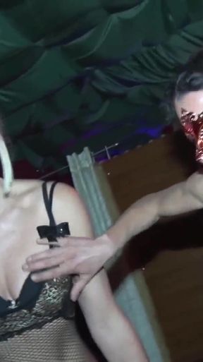Maxi amateur orgy with 3 slutty milfs