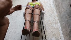 Many tickles in the soles of the feet (2)