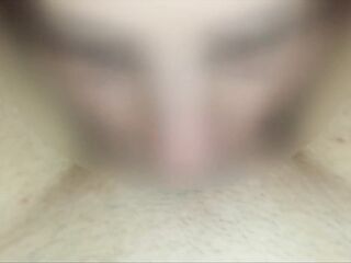 il bastrado prima mi infiamma la figa a colpi di lingua e poi mi riempie la faccia di sborra calda