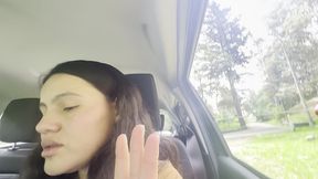 nos excita escuchar el sonido del carro, besarnos, tocarnos las tetas y tener orgasmos