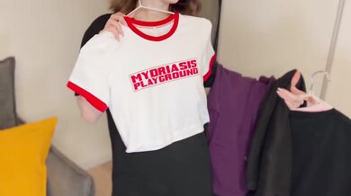 I checked the wardrobe and holes of the model in the clothes of MYDRIASIS