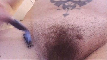 Big hairy pussy to shave