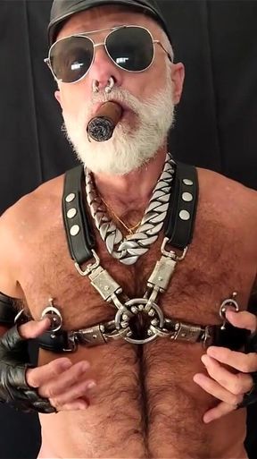 Gar Lighting While Stretching Balls and Clamping Nips