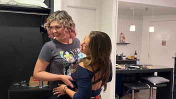 casal convida vizinhos pra jantar e acaba em sexo - completo no RED