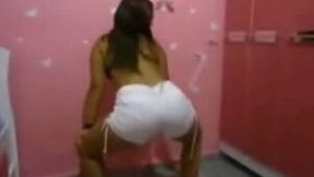 Amateur Brazilian teen chick shaking their booties on cam