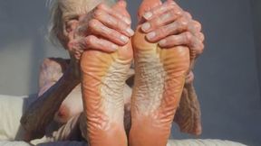 Granny Foot Oil Play - Self Massage Makes Her Horny and Dripping