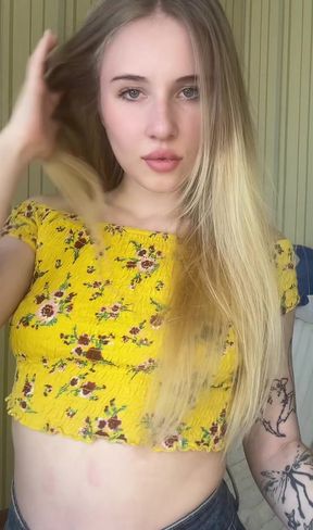 Curvy onlyfan shows off big boobs and juicy ass