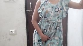 Desi aunty ko saman dene ke bahane pel diya hai