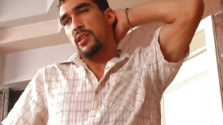 Hete spanske homofile gir munnsex og handjobs før anal knulling