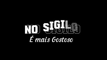 Segredos de um lutador no Glory Hole recebendo ejaculação na parte de trás.