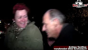 Deutsche h&auml_ssliche rothaarige Hausfrau von der Stra&szlig_e gefickt vom Opa