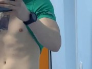 ласкаю себя в раздевалке спорт зала