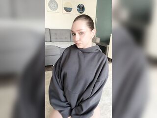 I’m so slutty, need your wang to screw me hard ?