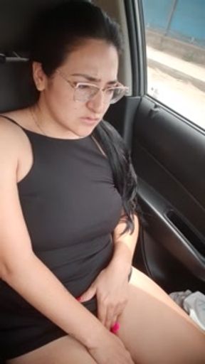 I dare my friend to put on a dildo while we're in the car