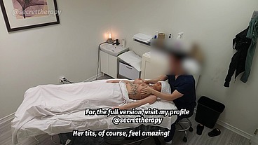 Kendal, MILF with tattoos was convinced to fuck her massage therapist!